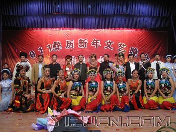马边载歌载舞欢庆彝历新年