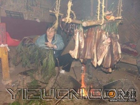 凉山彝族年： 说说“嘴巴上的节日”(图)
