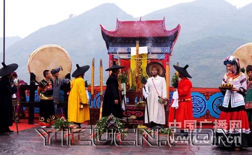 贵州省大方彝族：支嘎阿鲁湖边祭祀“水神”