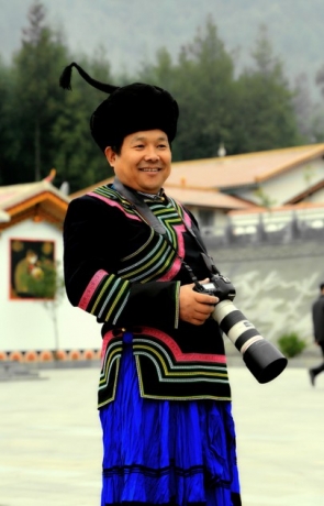 彝族诗人蒋志聪（吉乃）简介