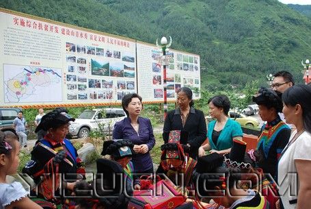 四川省发展彝族妇女手工刺绣推进会在乐山峨边举行