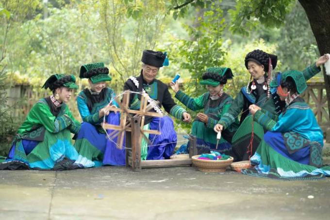 绣梦彝乡：彝族刺绣传承人阿西巫之莫的彝绣人生