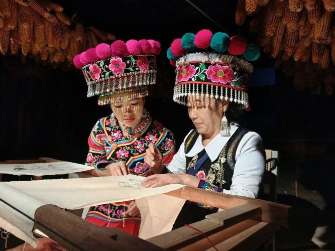 全国人大代表金瑞瑞：让楚雄彝绣在国际舞台大放异彩