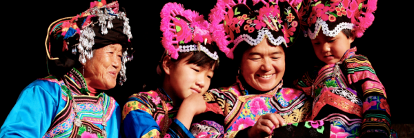 千年彝绣“破圈” 一缕文脉“联城”——从“活”起来到“火”起来的楚雄范式 ... ... ...