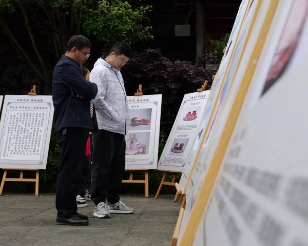 凉山彝族文物图片展跨越千里亮相大方奢香博物馆