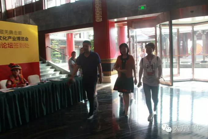 徐晓梅 彝族文化产业博览会.jpg