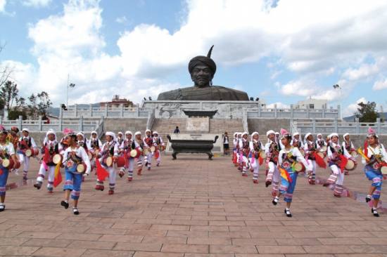 峨山县彝族花鼓舞.jpg