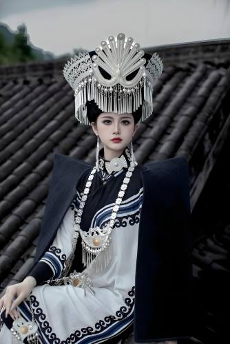 彝族服饰3.jpg