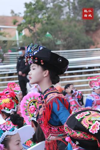 彝族服饰4.jpg