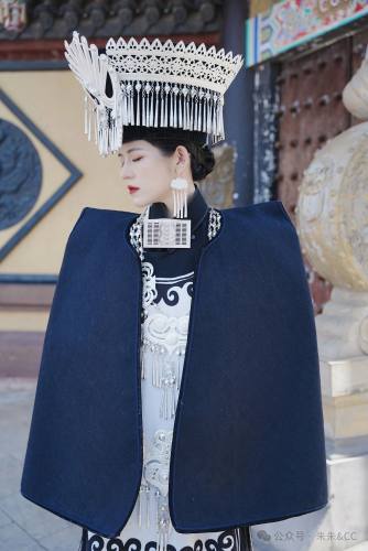 彝族服饰 彝族披毡2.jpg