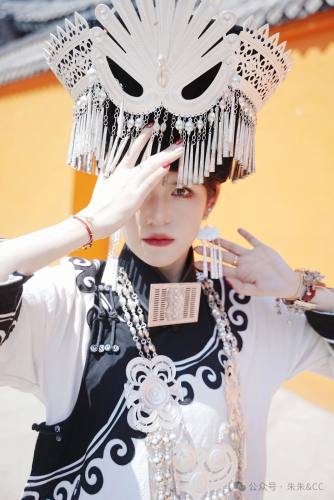 彝族服饰 彝族银饰.jpg