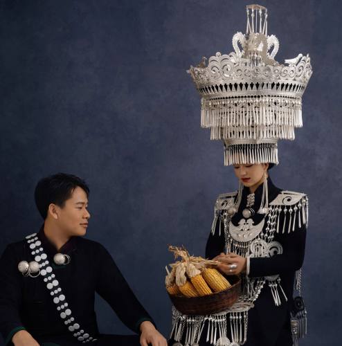 彝族服饰 彝族银饰 黑白经典 彝族婚纱.jpg