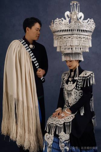 彝族服饰 彝族银饰 彝族披风.jpg