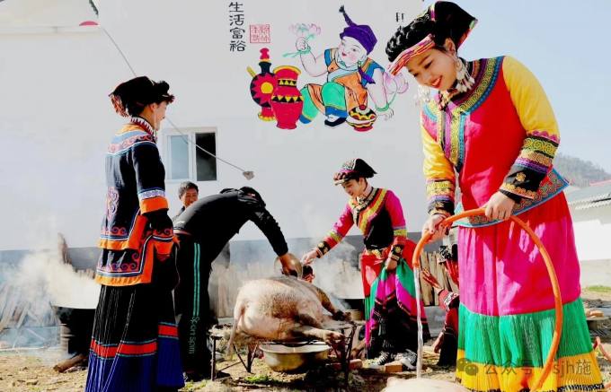 彝寨风情杀年猪.jpg
