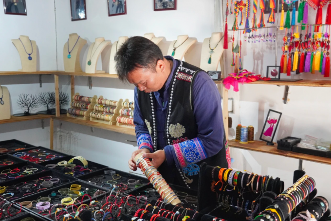 瞿标祥：非遗针线绣出乡村振兴秀美画卷 (1).png