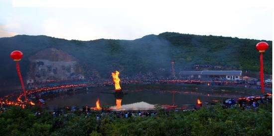 威宁火把节.jpg