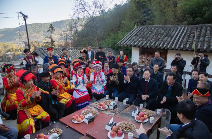 鲁甸彝族年1.jpg