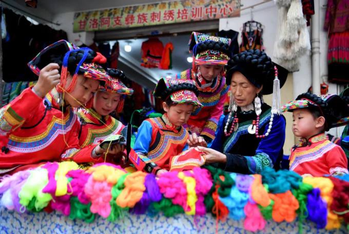 彝族刺绣培训.jpeg