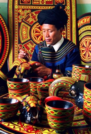 凉山彝族的漆器艺术3.jpg